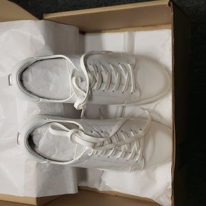 Kenneth Cole White womens sneaker size 9.5 store display
